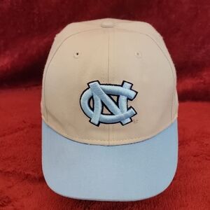 NEW ERA North Carolina Tar Heels Hat 7 1/8 PRE-OWEND